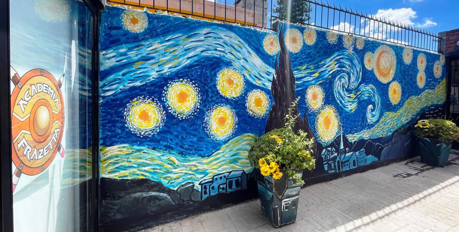 LA NOCHE ESTRELLADA. MURAL realizado por 47 alumn@s con la guía de nuestra Academia